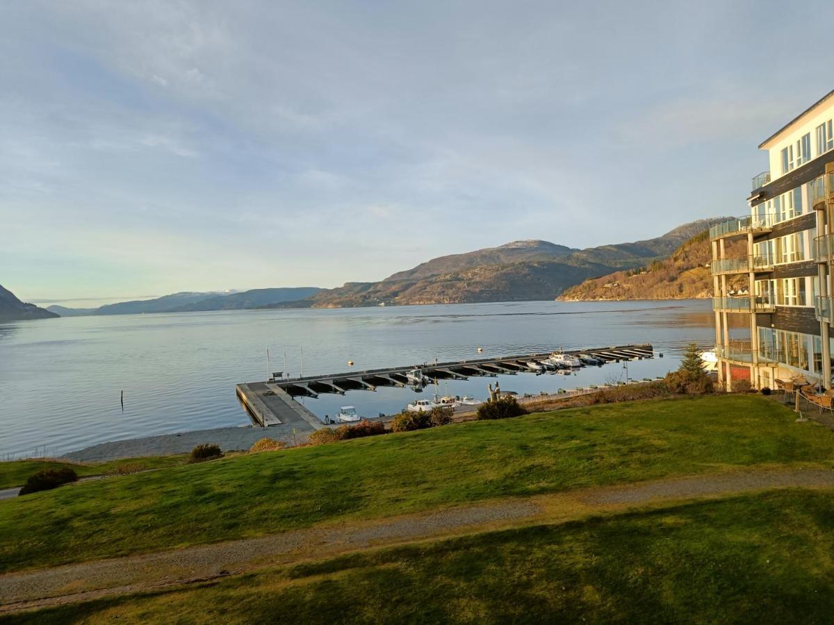 Smaken Av Ryfylke Event As Overnatting, Bygningen Drives Ikke Som Hotell Hjelmeland ภายนอก รูปภาพ