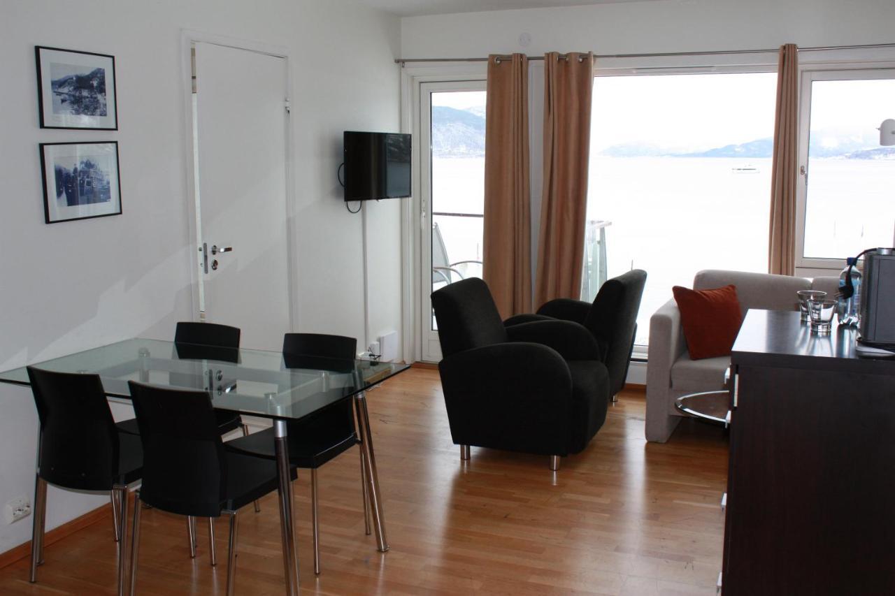 Smaken Av Ryfylke Event As Overnatting, Bygningen Drives Ikke Som Hotell Hjelmeland ภายนอก รูปภาพ