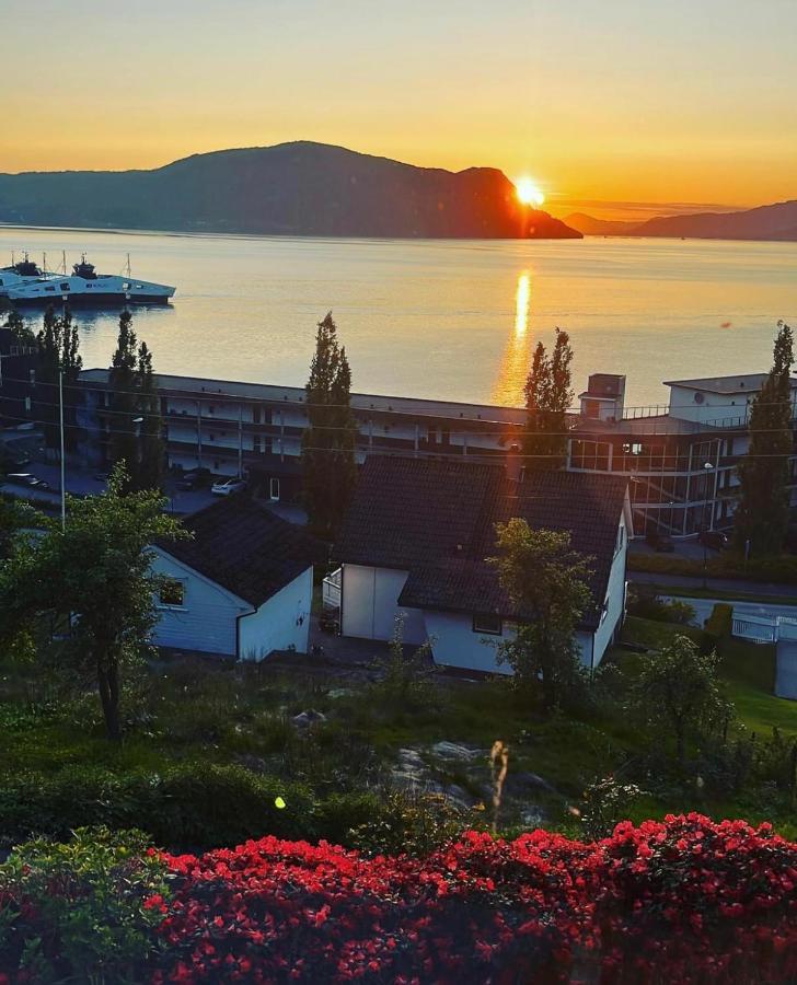 Smaken Av Ryfylke Event As Overnatting, Bygningen Drives Ikke Som Hotell Hjelmeland ภายนอก รูปภาพ