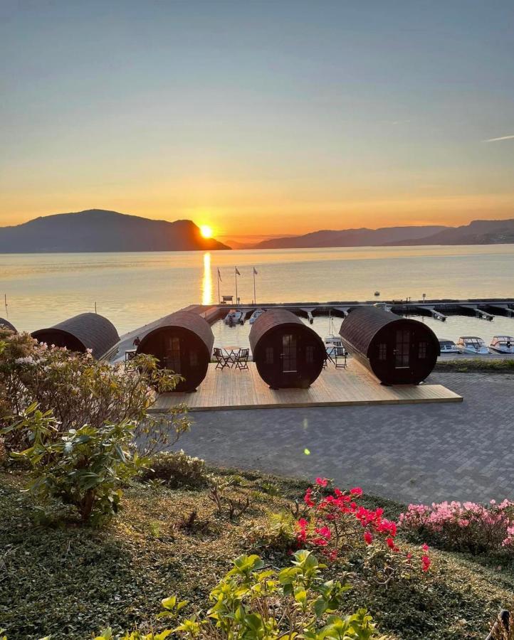 Smaken Av Ryfylke Event As Overnatting, Bygningen Drives Ikke Som Hotell Hjelmeland ภายนอก รูปภาพ